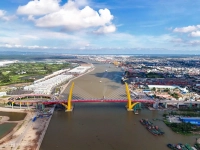 Cầu Hoàng Gia bắc qua sông Cấm trước ngày thông xe