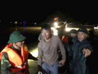 Chìm tàu du lịch tại Thiên Cầm, 34 người nhảy xuống biển trong đêm