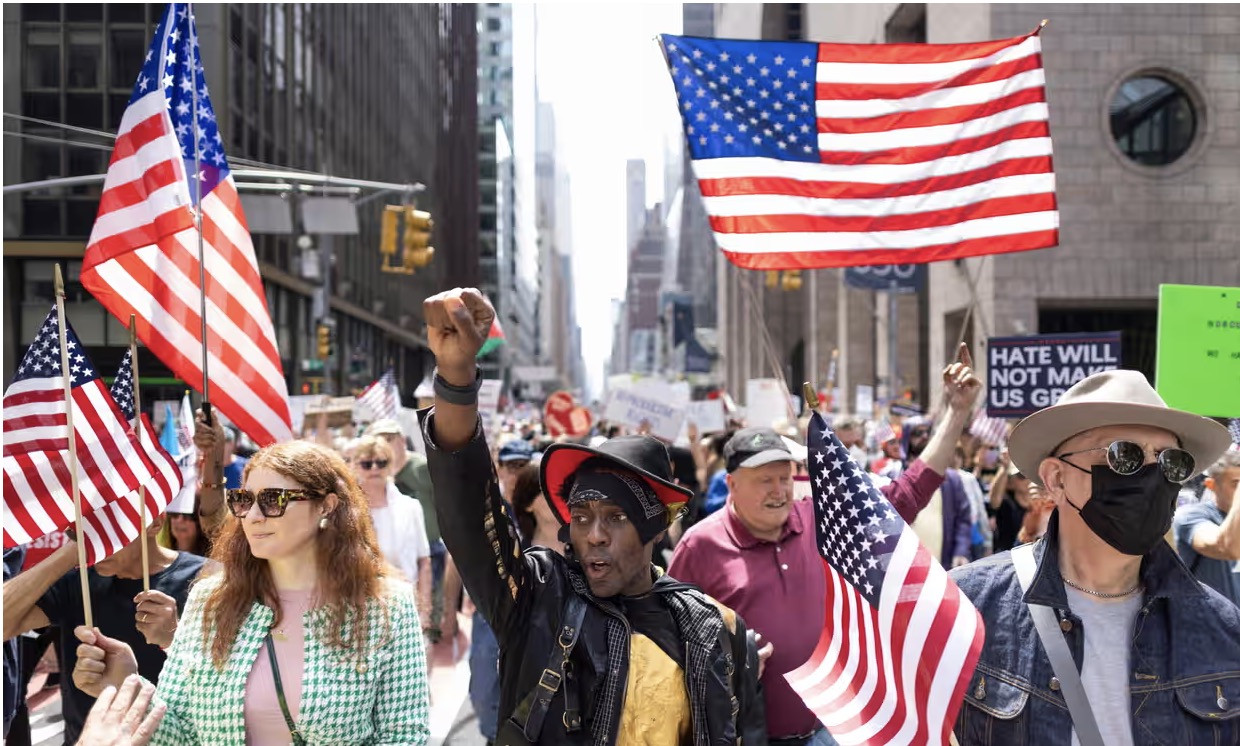Biểu tình phản đối ông Trump ở Mỹ.