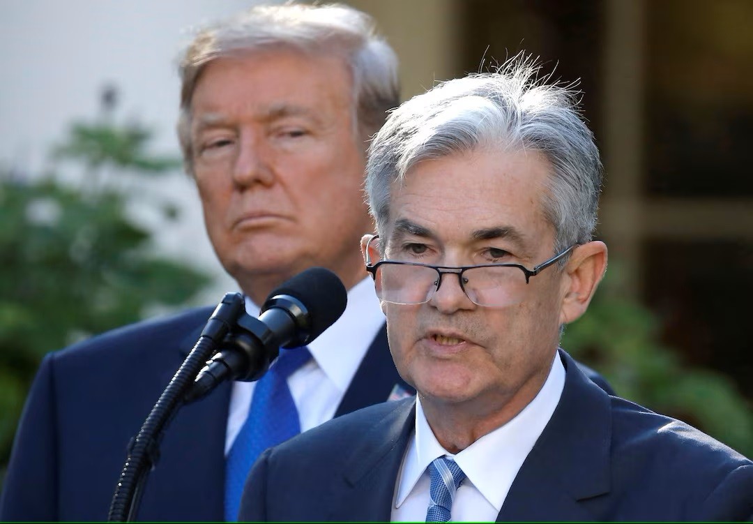 Tổng thống Mỹ Donald Trump (trái) và Chủ tịch Fed Jerome Powell (phải) tại Nhà Trắng, tháng 11/2017.