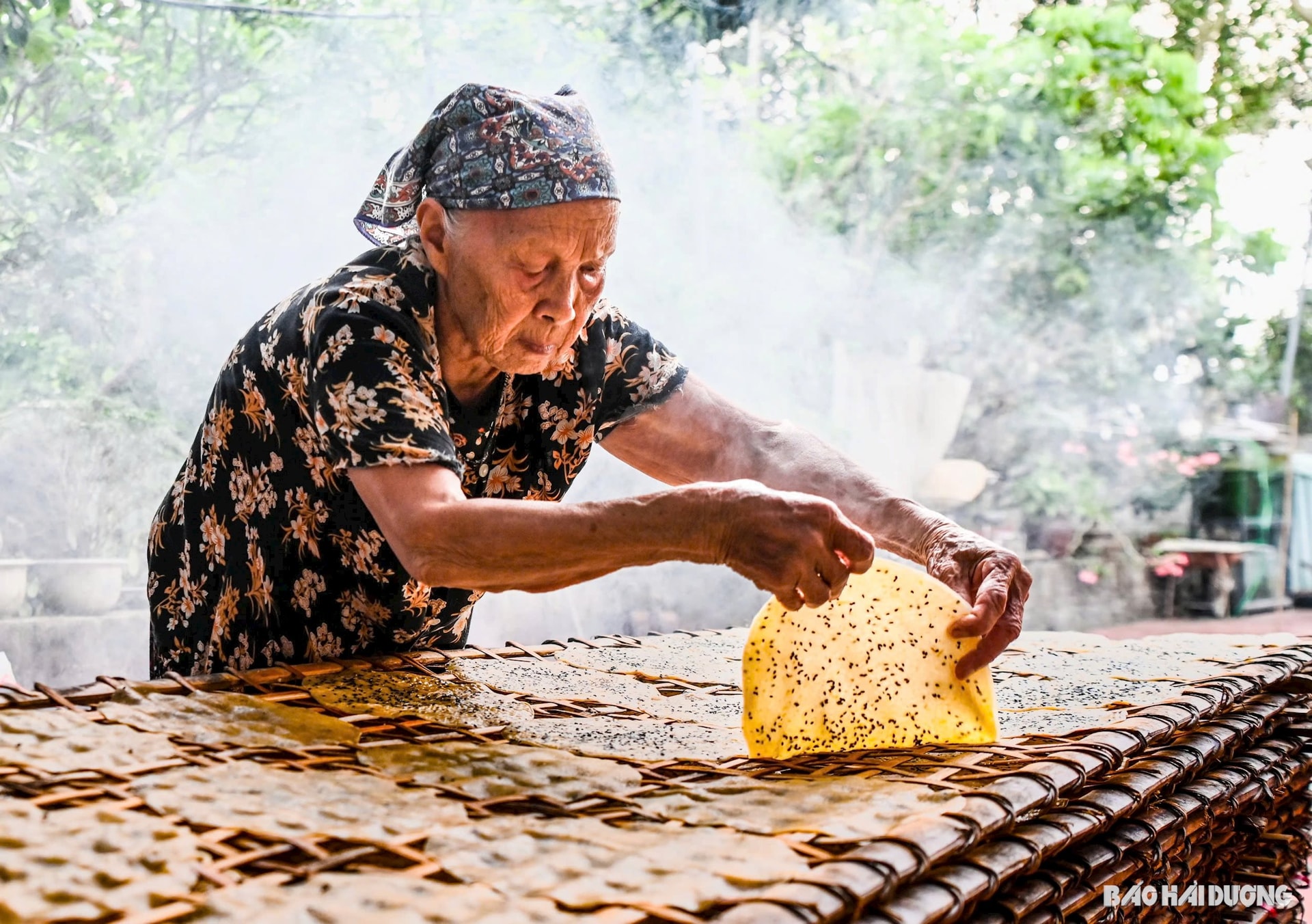 Làng nghề bánh đa truyền thống Thượng Côn, xã Đông Phương, huyện Kiến Thuỵ cũng là điểm đến cho những ai thích tìm hiểu văn hóa, đời sống của con người Hải Phòng