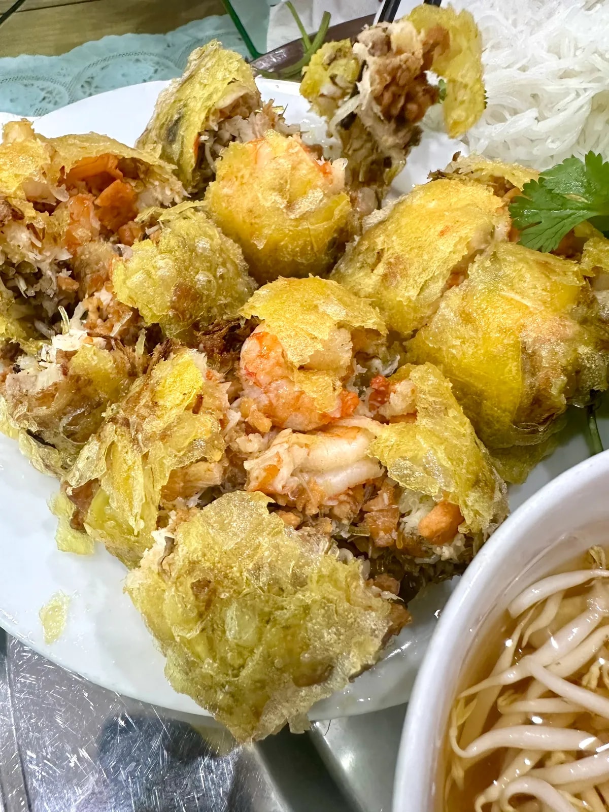Nem cua bể ngoài giòn trong ngọt mềm