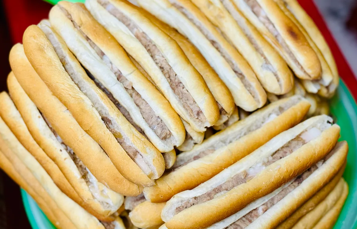 Bánh mì que giòn rụm