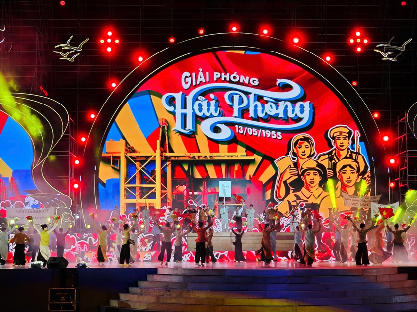 Chương trình nghệ thuật được dàn dựng công phu.
