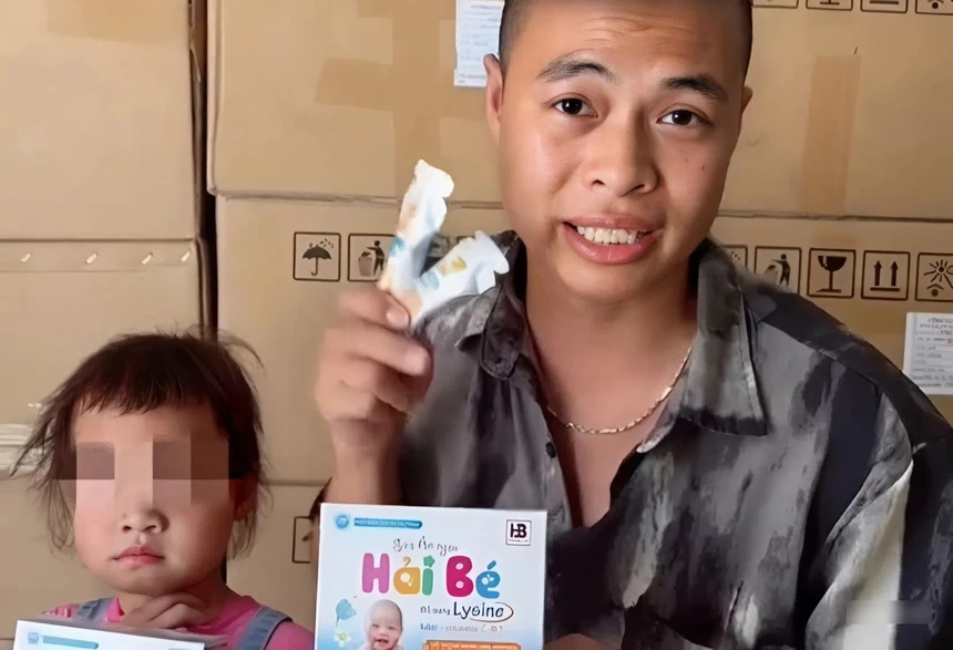 Lê Văn Hải liên tục khẳng định chất lượng của sản phẩm 'Siro ăn ngon Hải Bé', thậm chí cho con mình uống.