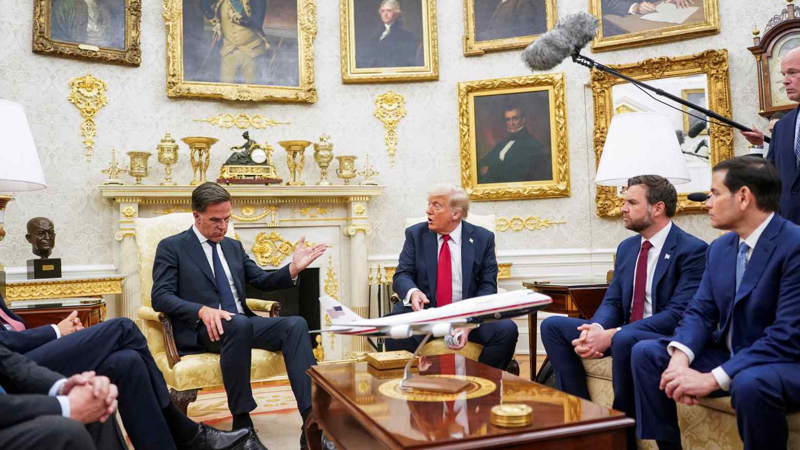Tổng thống Trump dọa đánh thuế 100% những nước nhập khẩu hàng hóa Nga