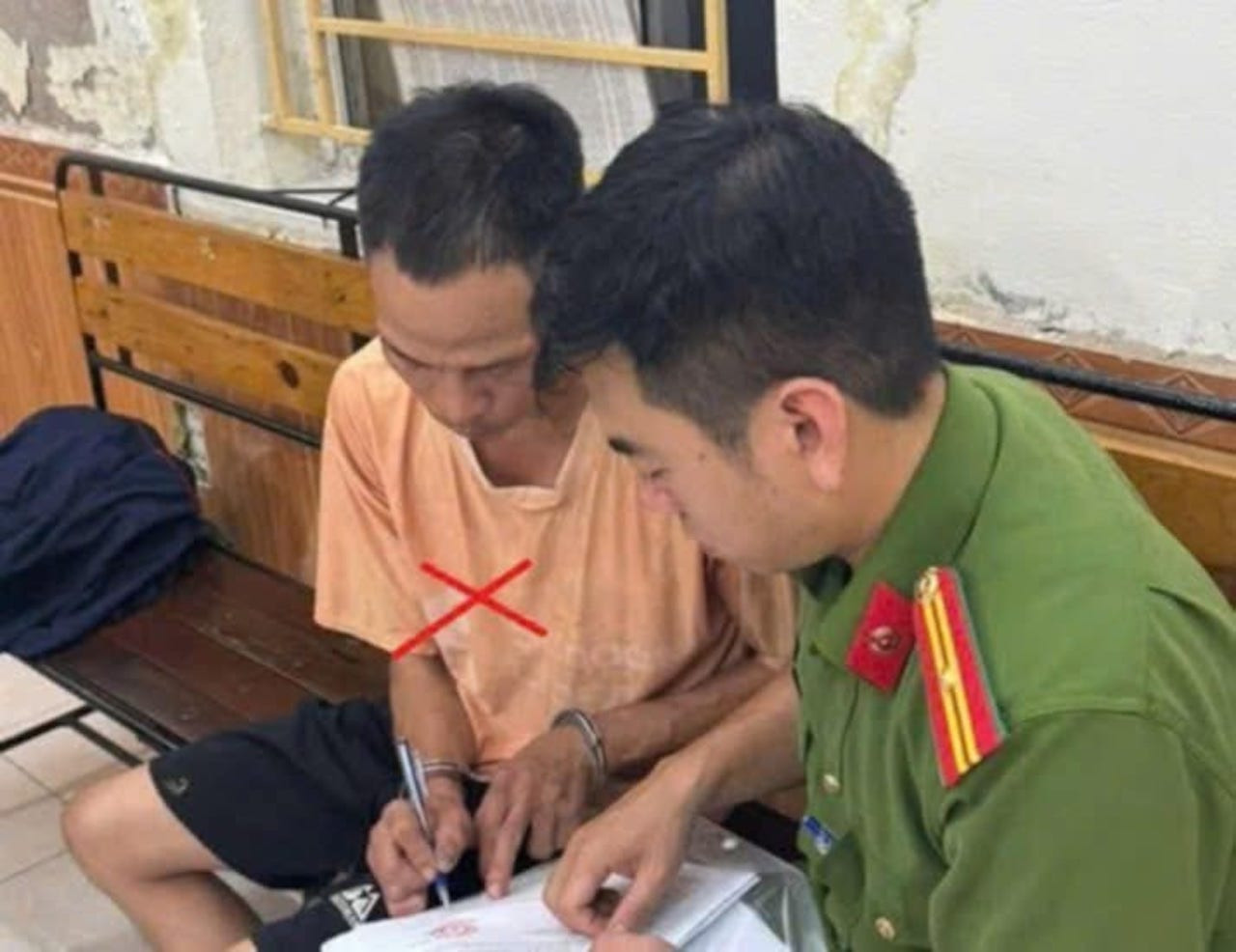 Phạm Văn Trường tại cơ quan công an.