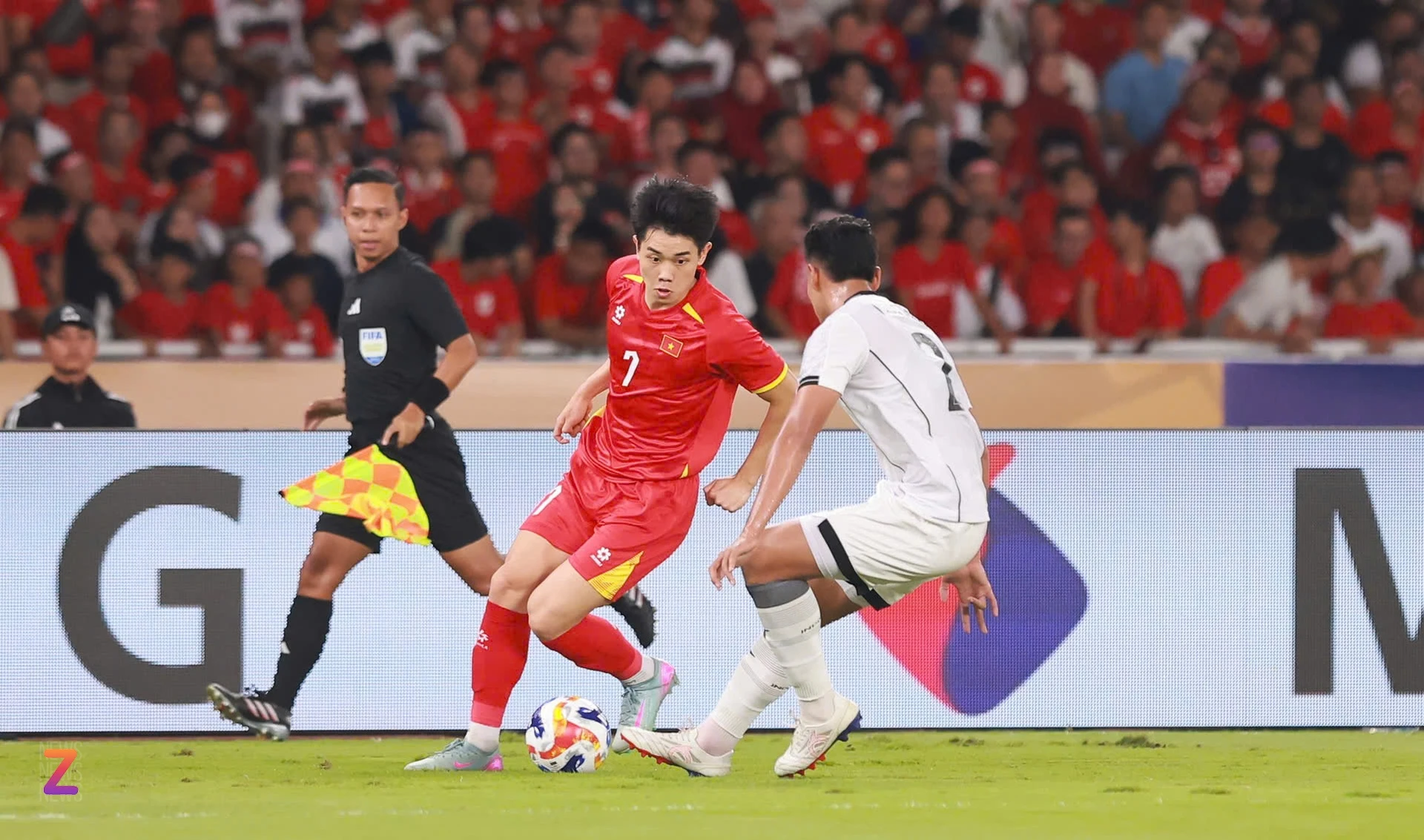  U23 Việt Nam gặp nhiều khó khăn trước khả năng áp sát từ chủ nhà. 