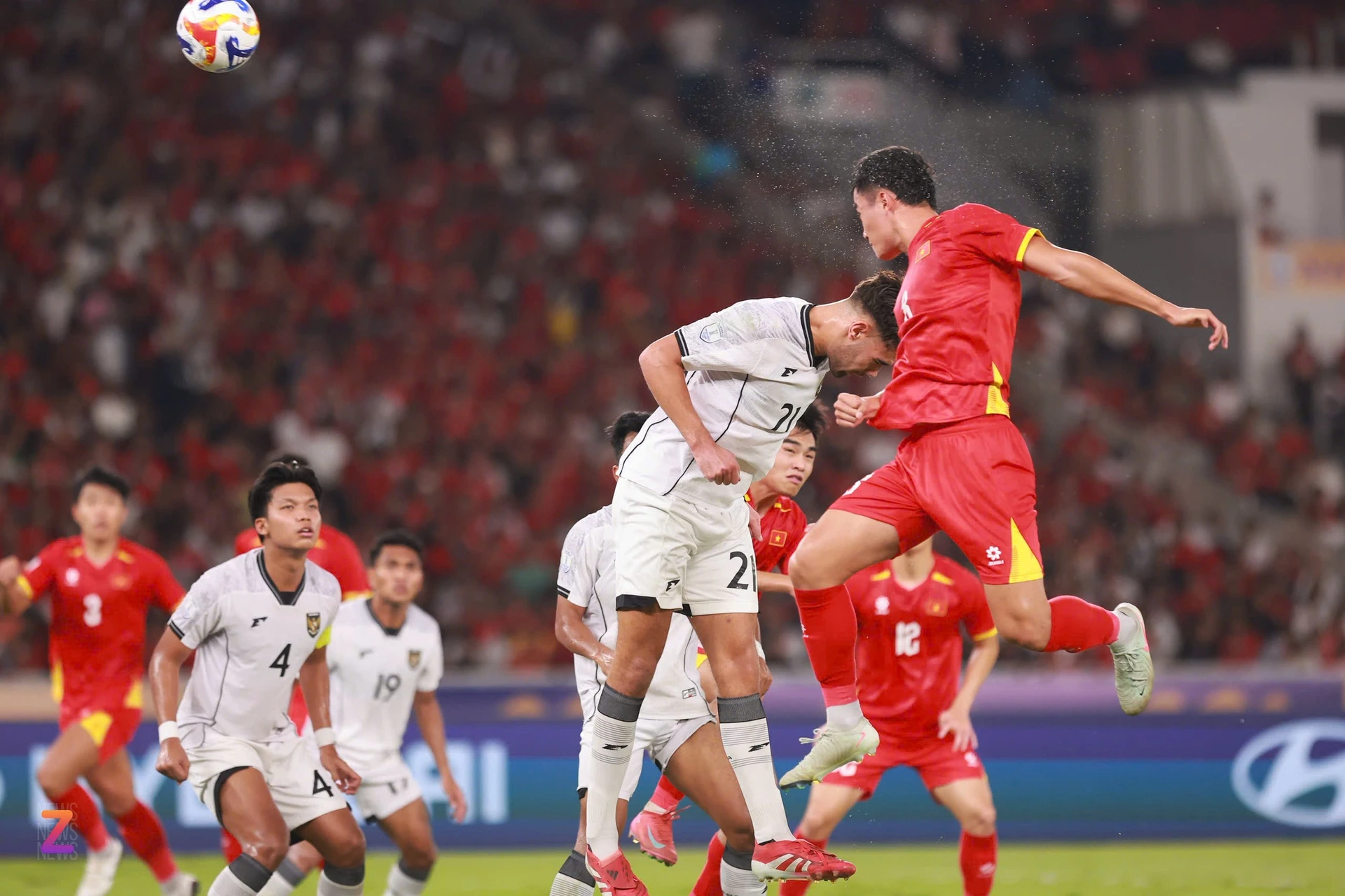 U23 Việt Nam có hiệp đấu thành công trước áp lực từ khán đài sân Bung Karno.