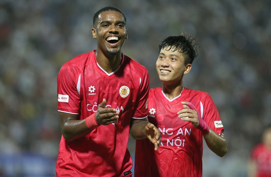 Các cầu thủ Công an Hà Nội FC mừng bàn thắng vào lưới Thép Xanh Nam Định