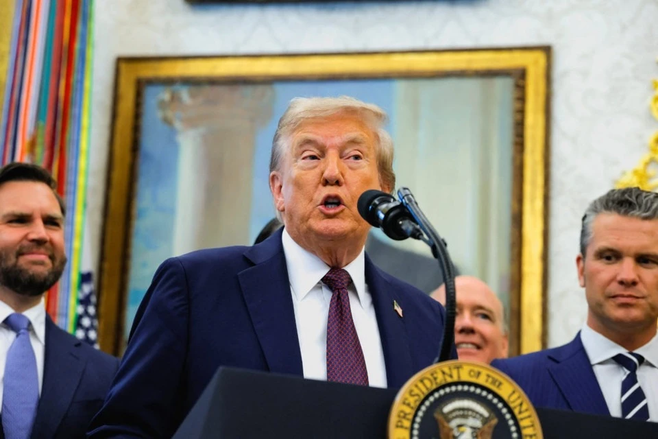  Tổng thống Mỹ Donald Trump cùng Phó tổng thống JD Vance (trái) và Bộ trưởng Quốc phòng tức Bộ trưởng Chiến tranh Pete Hegseth tại Phòng Bầu dục ngày 2/9.