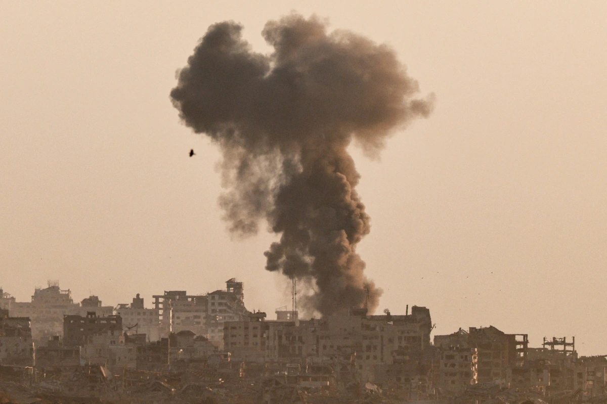 Khói bốc lên từ Gaza sau một vụ nổ ngày 16/9.