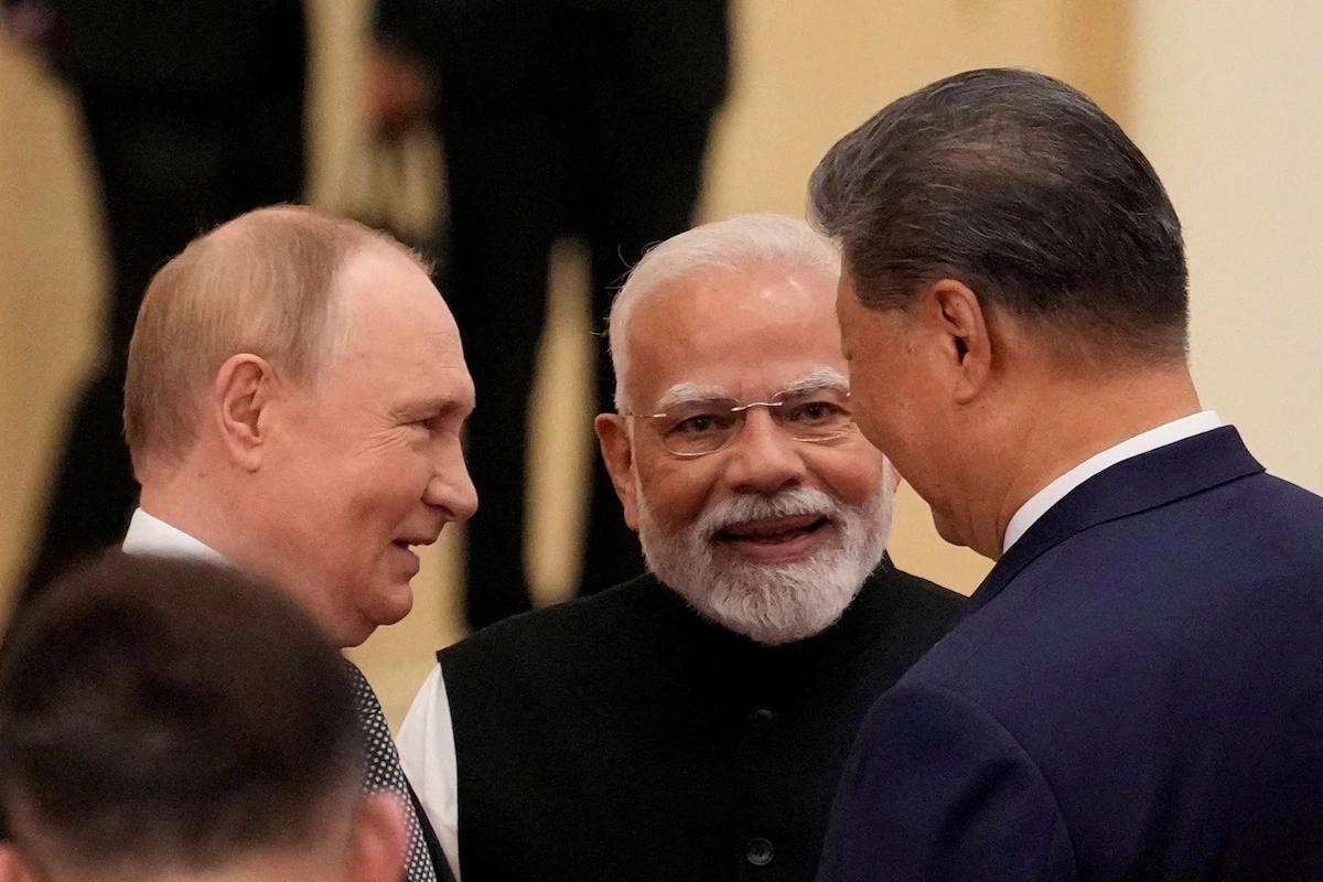 Từ trái sang: Tổng thống Nga Vladimir Putin, Thủ tướng Ấn Độ Narendra Modi và Chủ tịch Trung Quốc Tập Cận Bình tại Thiên Tân, Trung Quốc, ngày 1/9/2025.