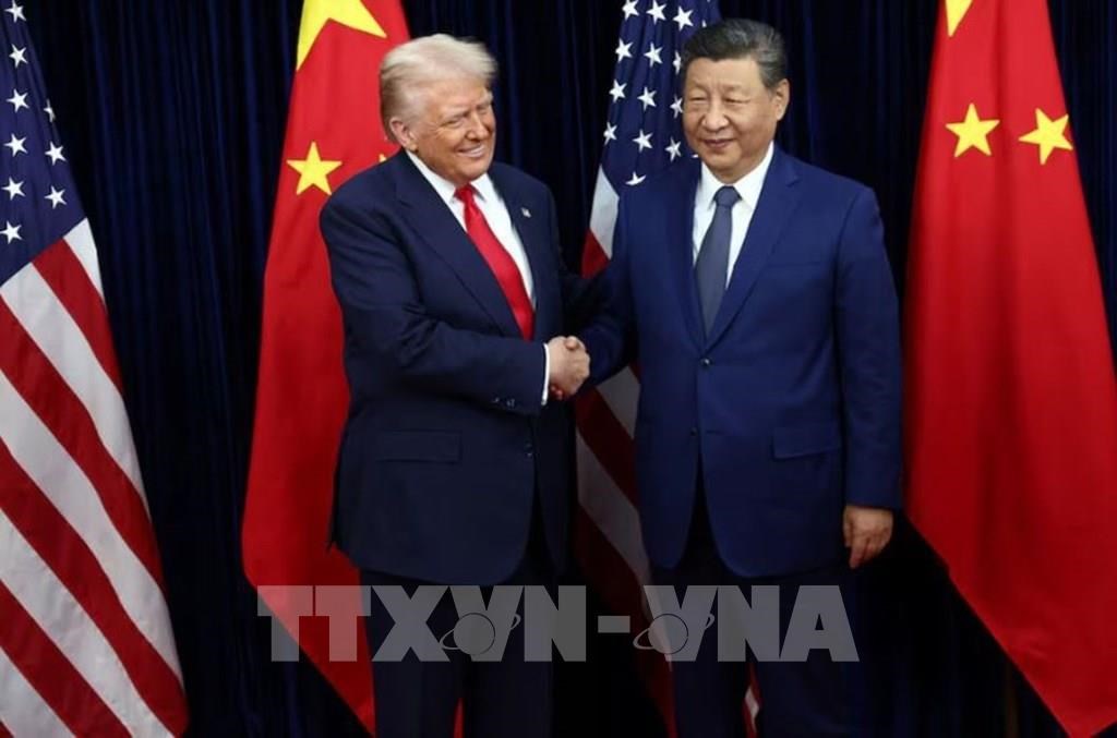 Tổng thống Mỹ Donald Trump (trái) trong cuộc gặp Chủ tịch Trung Quốc Tập Cận Bình tại Busan, Hàn Quốc ngày 30/10/2025.
