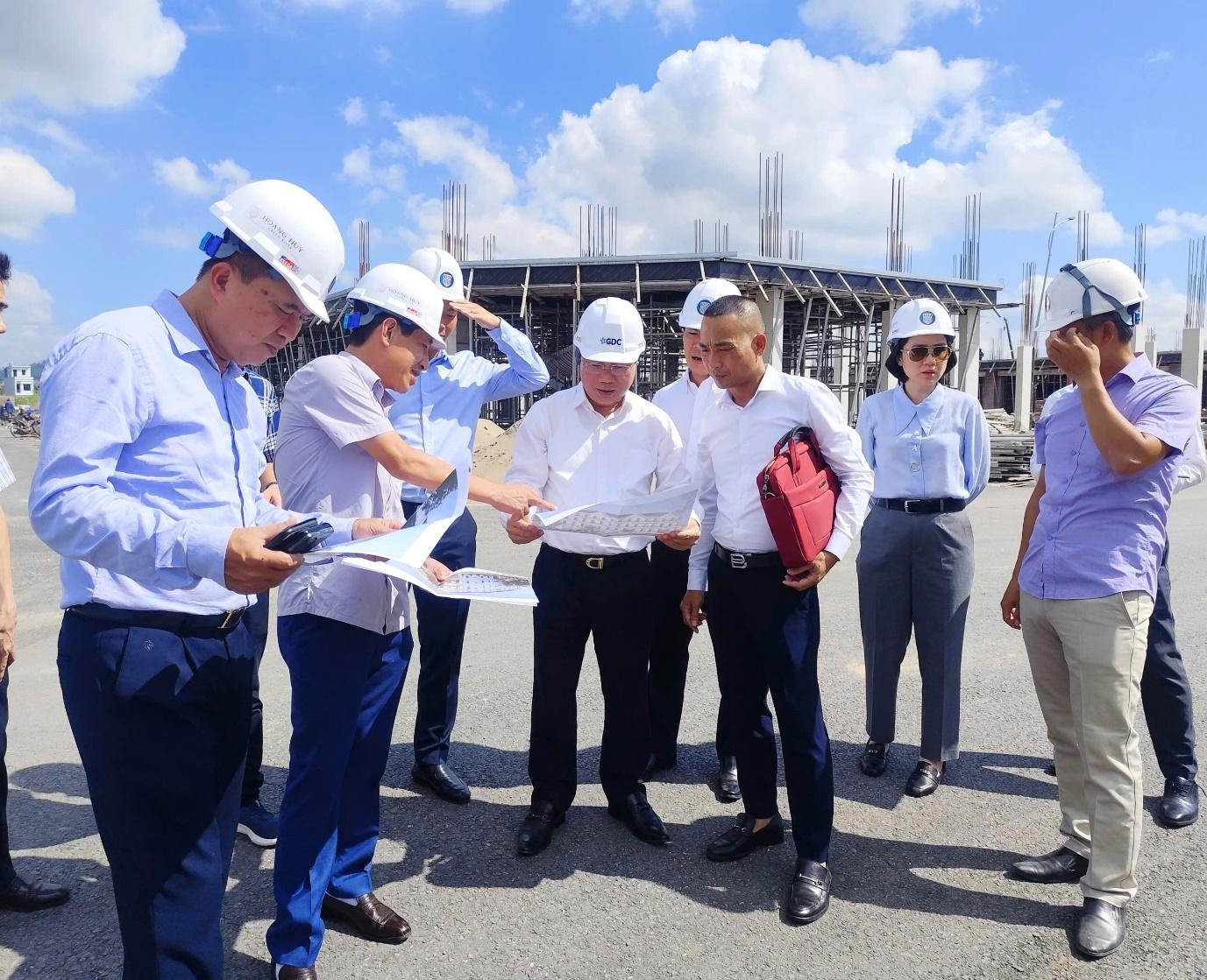 Đoàn công tác của Bộ Xây dựng kiểm tra thực tế nhà ở xã hội các dự án tại TP. Hải Phòng.
