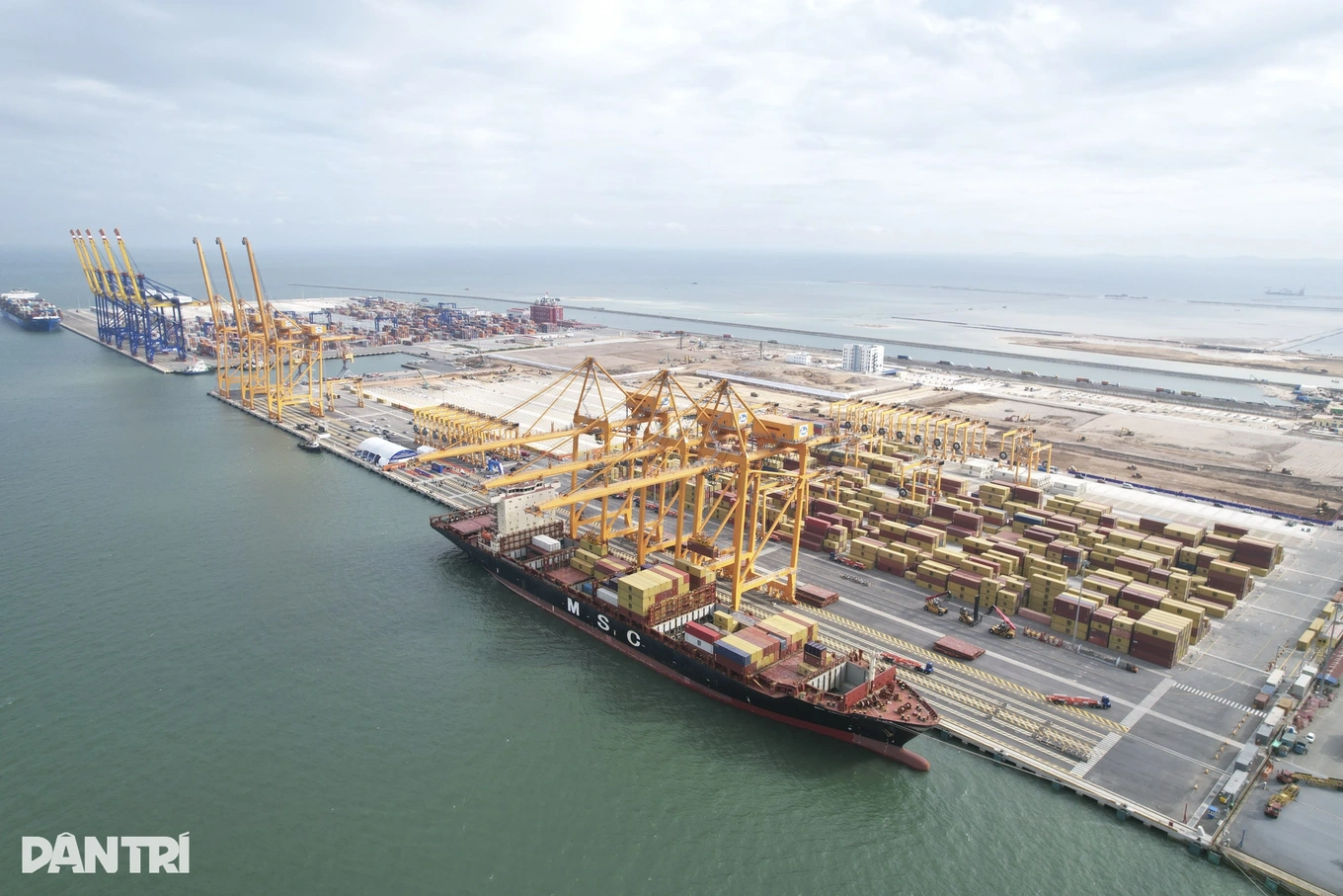 Khu bến cảng Lạch Huyện, thuộc cảng biển Hải Phòng - Cảng biển container lớn nhất phía Bắc